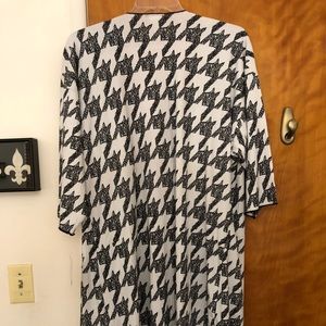 Lularoe Shirley large black/white houndstooth NWT